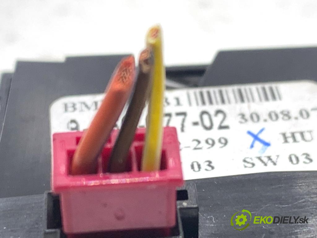 BMW E60 sedan 2007 173 kW 530 d 2993 přepínač ohřívání sedačky 9159077 (Páčky pod volantem)
