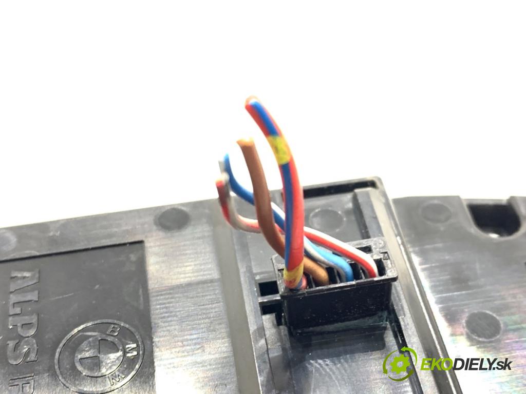 BMW E60 sedan 2007 173 kW 530 d 2993 přepínač oken 9122111 (Páčky pod volantem)