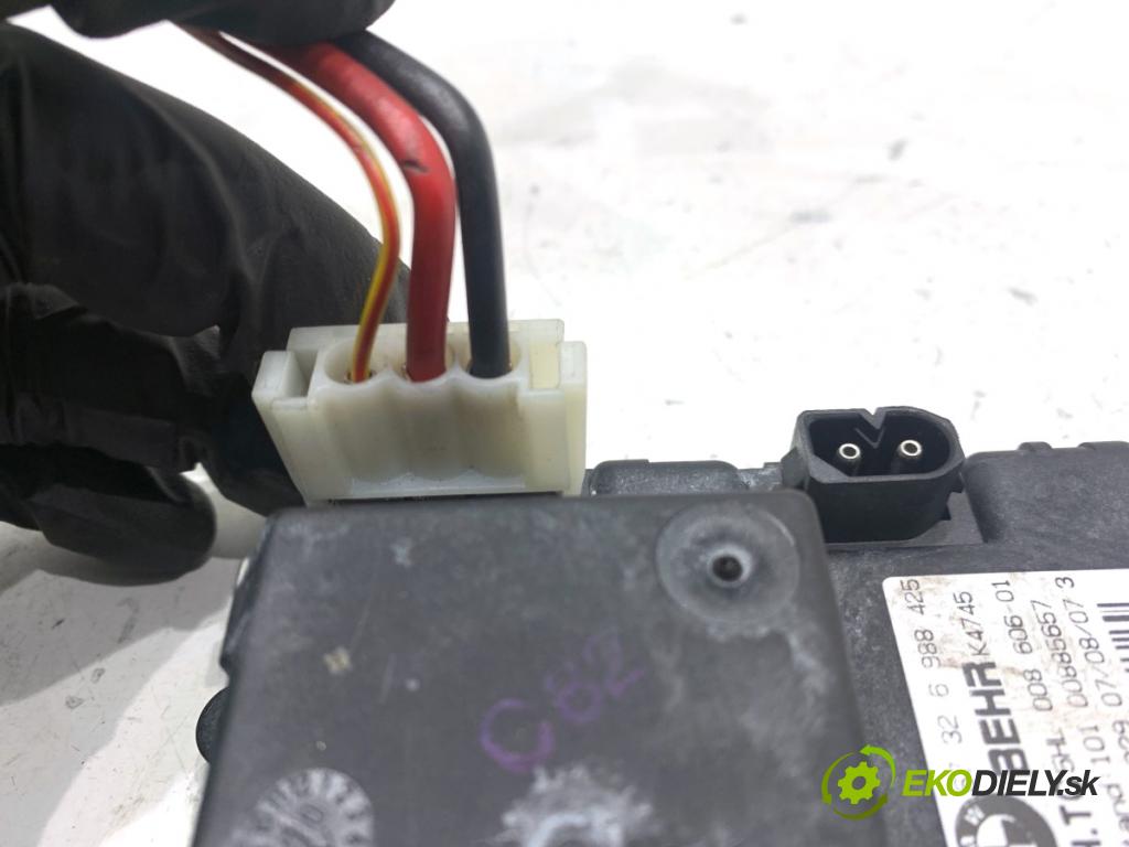 BMW E60 sedan 2007 173 kW 530 d 2993 odpor rezistor topení vzduchu 6988425 (Odpor topení)