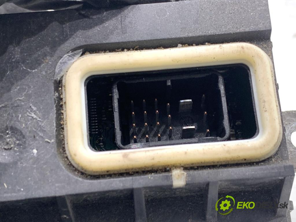 BMW E60 sedan 2007 173 kW 530 d 2993 modul otáčky světla 7189312