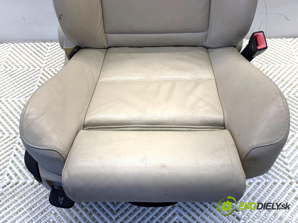 BMW E60 sedan 2007 173 kW 530 d 2993 sedadlo pravý přední část