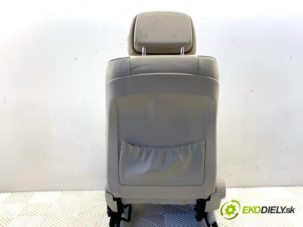BMW E60 sedan 2007 173 kW 530 d 2993 sedadlo pravý přední část