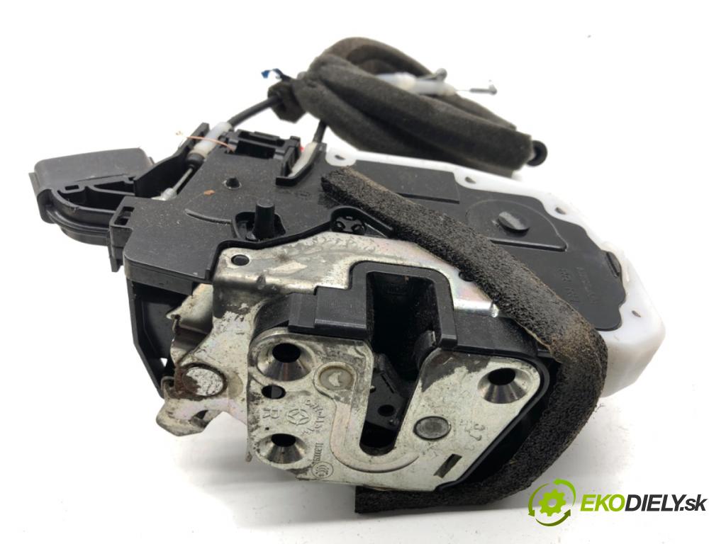 INFINITI Q50 sedan 2014 268 kW 50 Hybrid AWD 3498 zámok Dvere pravy zad 