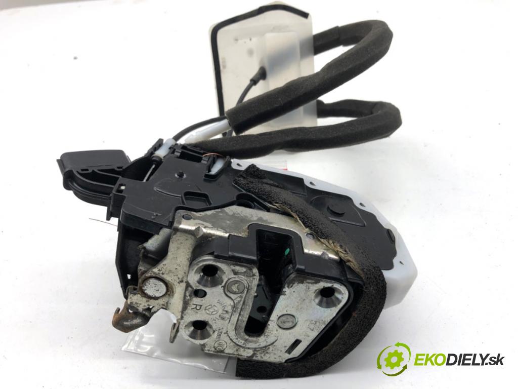 INFINITI Q50 sedan 2014 268 kW 50 Hybrid AWD 3498 zámok Dvere pravy predný 