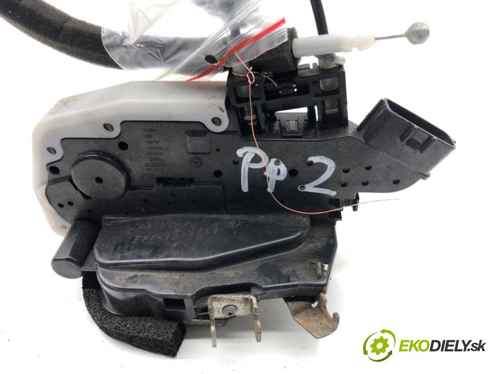 INFINITI Q50 sedan 2014 268 kW 50 Hybrid AWD 3498 zámok Dvere pravy predný