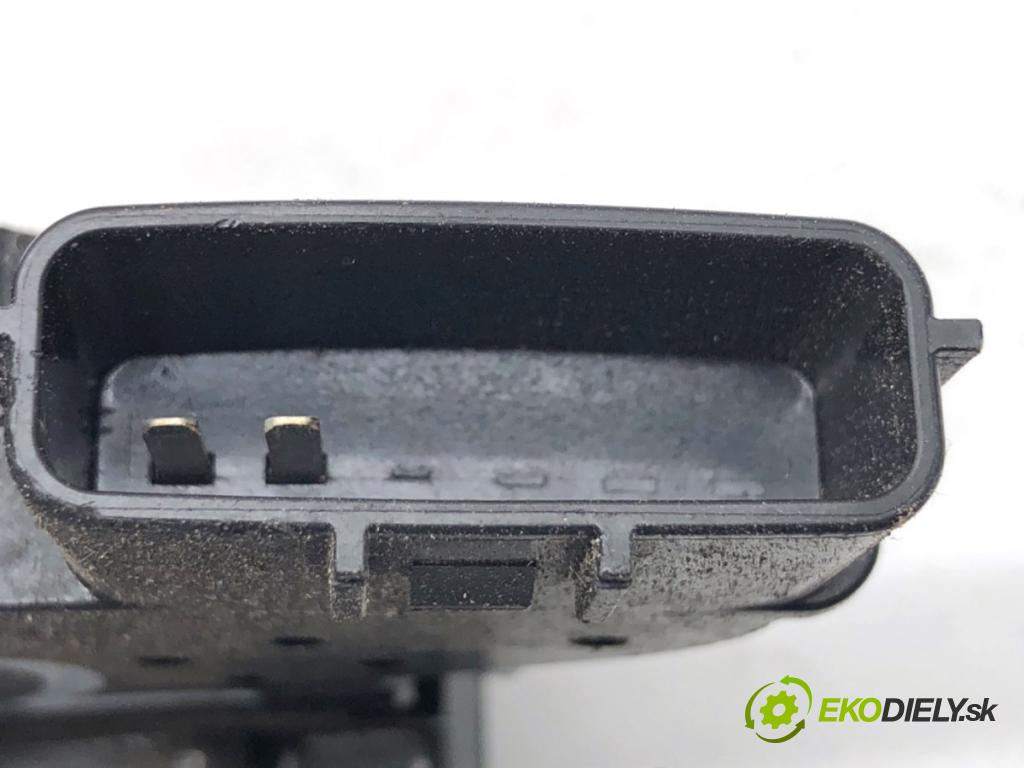 INFINITI Q50 sedan 2014 268 kW 50 Hybrid AWD 3498 zámok Dvere pravy predný