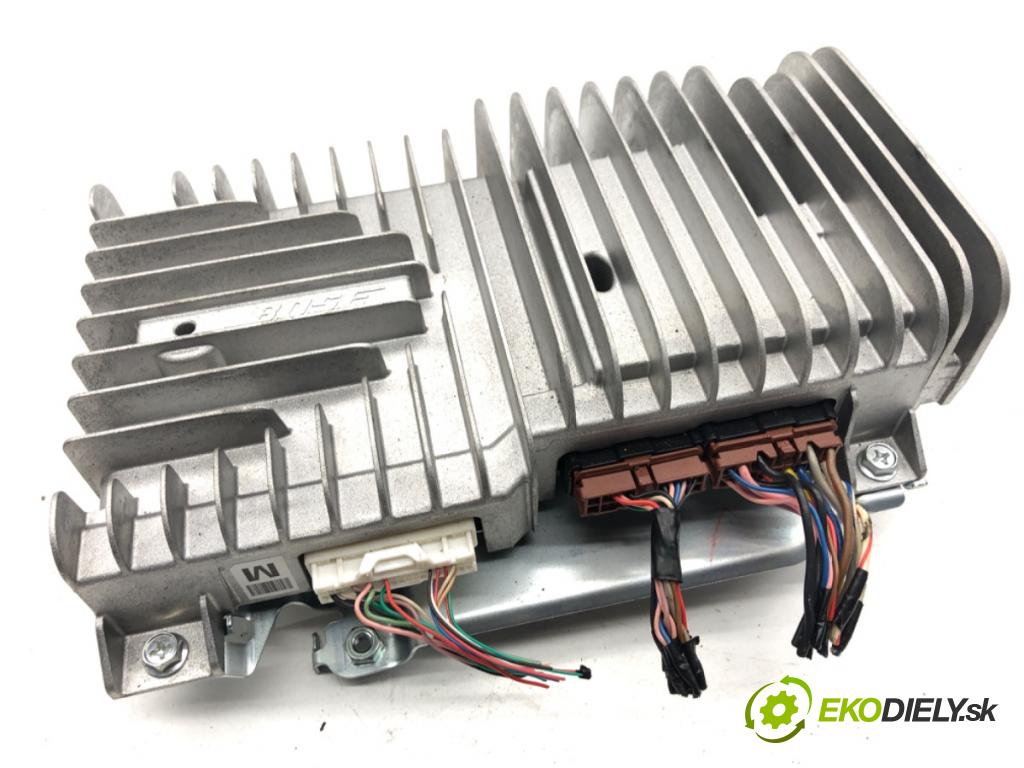 INFINITI Q50 sedan 2014 268 kW 50 Hybrid AWD 3498 zesilovač  (Zesilovač)