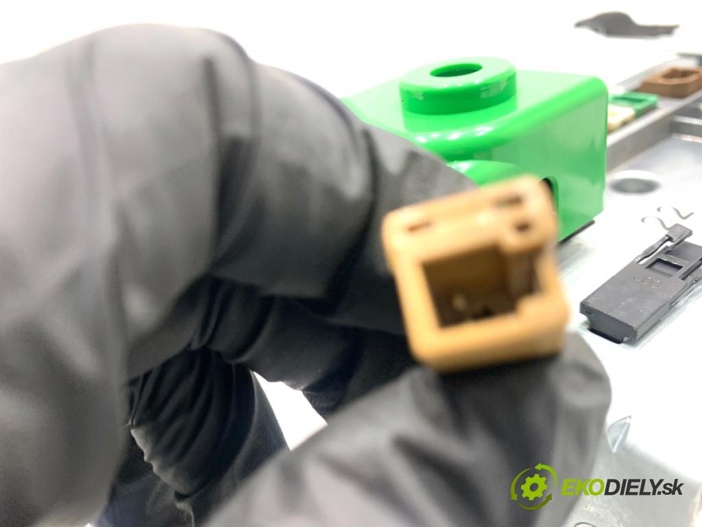 INFINITI Q50 sedan 2014 268 kW 50 Hybrid AWD 3498 Dislpej 283874HB0A (Prístrojová doska)