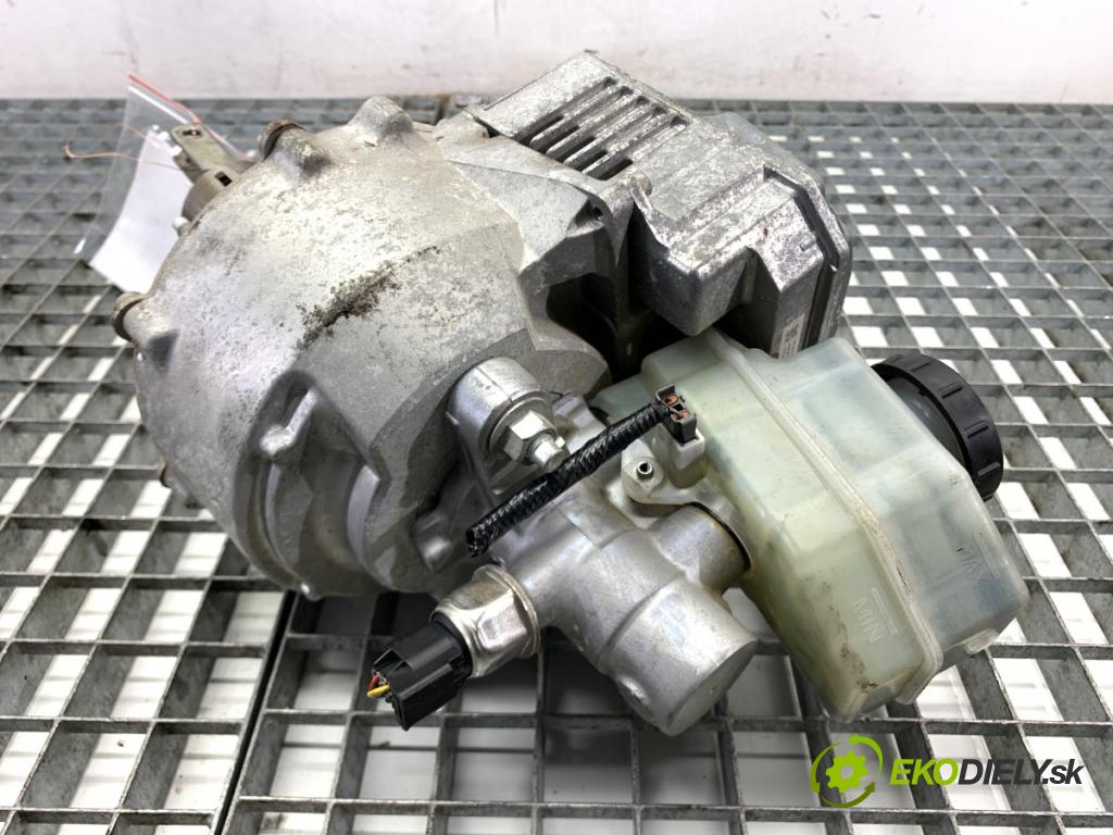 INFINITI Q50 sedan 2014 268 kW 50 Hybrid AWD 3498 Posilovač bŕzd 4GF5A