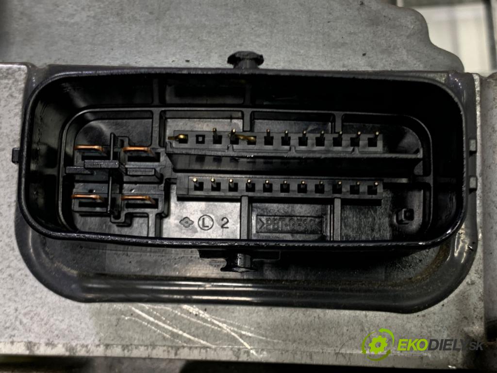 INFINITI Q50 sedan 2014 268 kW 50 Hybrid AWD 3498 Posilovač bŕzd 4GF5A