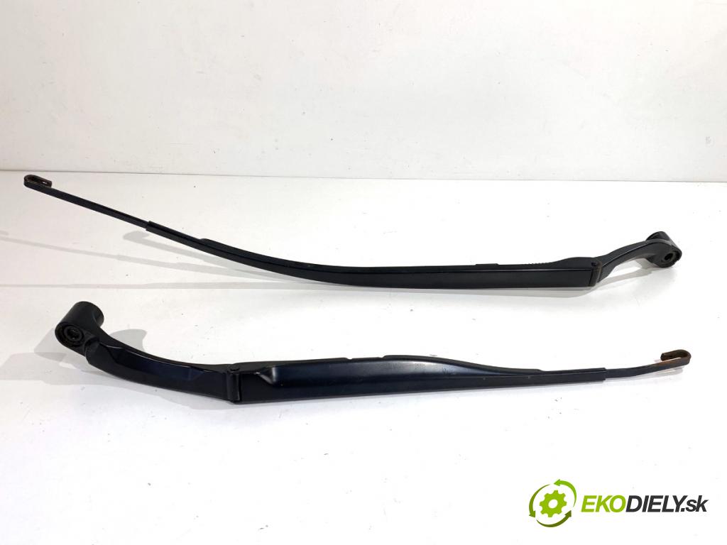 INFINITI Q50 sedan 2014 268 kW 50 Hybrid AWD 3498 ramena stěrače přední část 