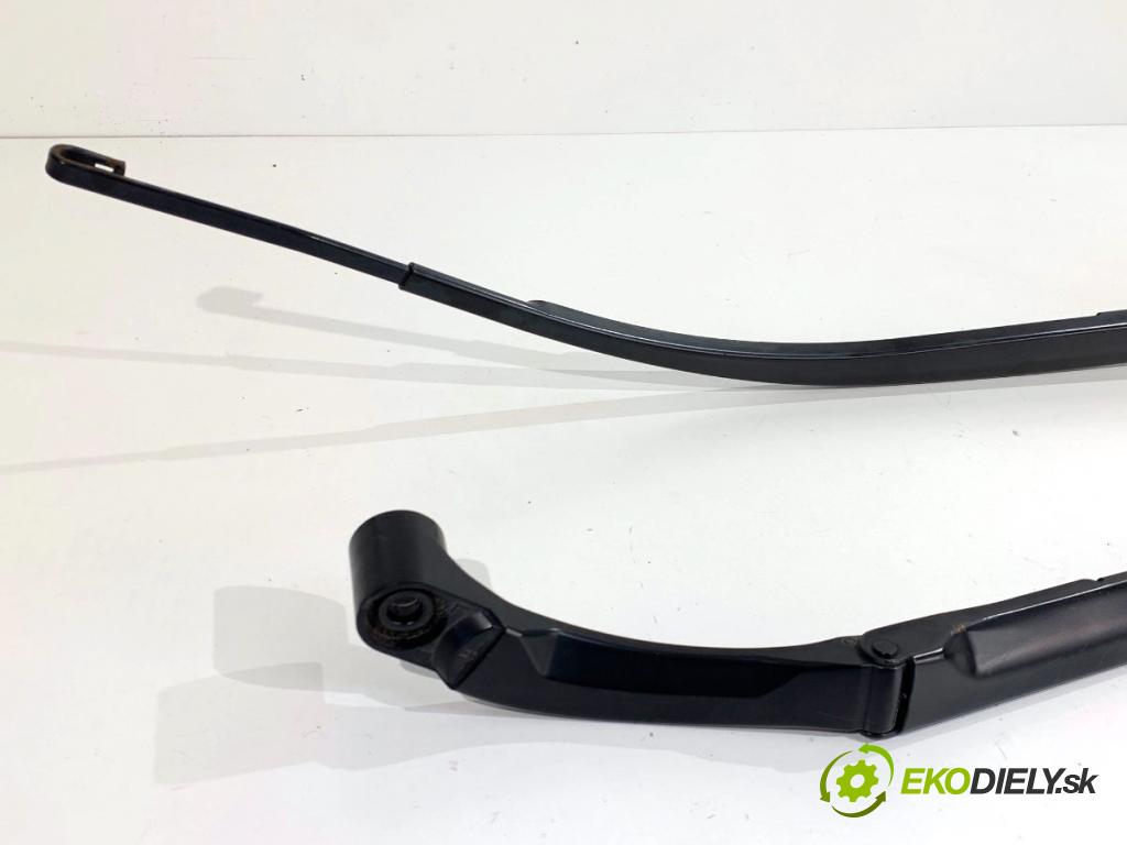 INFINITI Q50 sedan 2014 268 kW 50 Hybrid AWD 3498 Rameno stierače predný