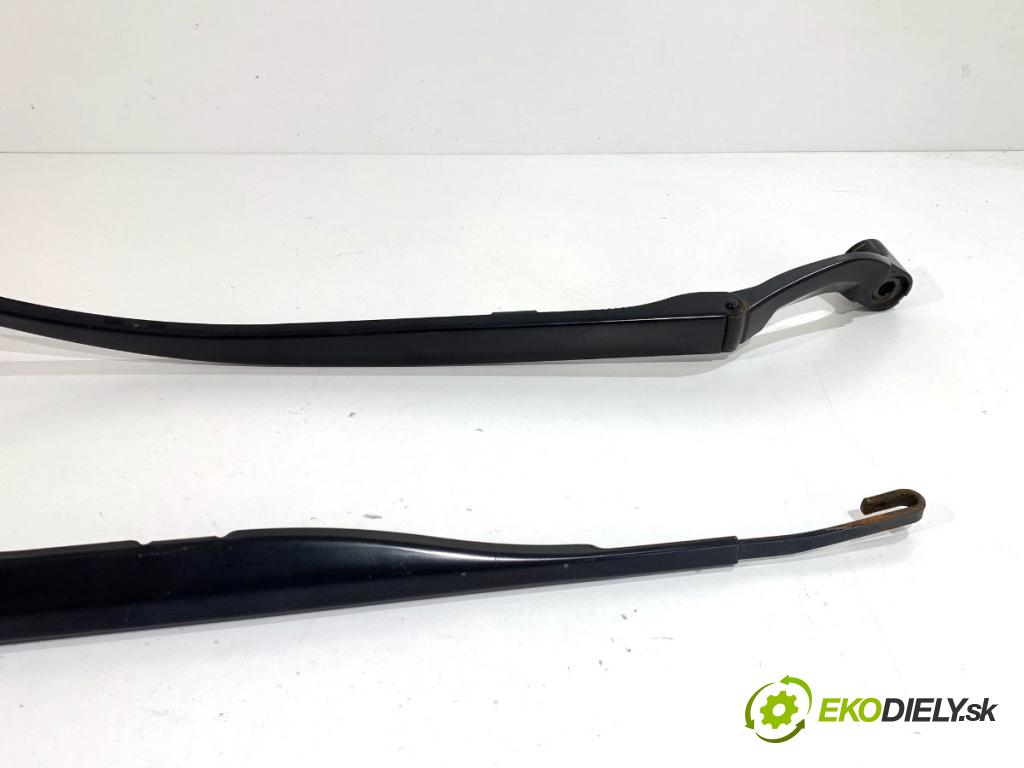 INFINITI Q50 sedan 2014 268 kW 50 Hybrid AWD 3498 Rameno stierače predný