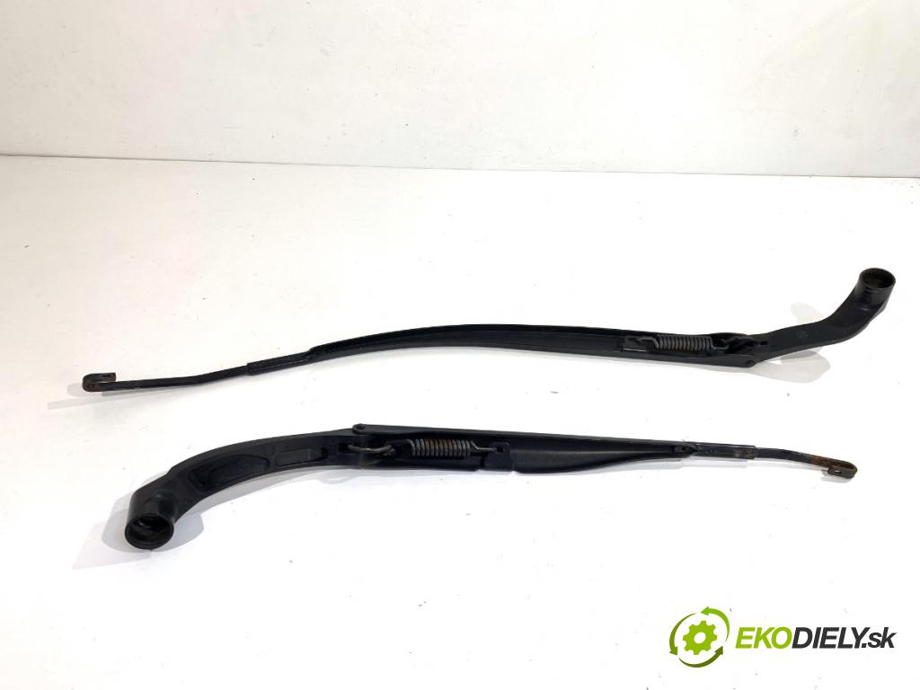 INFINITI Q50 sedan 2014 268 kW 50 Hybrid AWD 3498 Rameno stierače predný