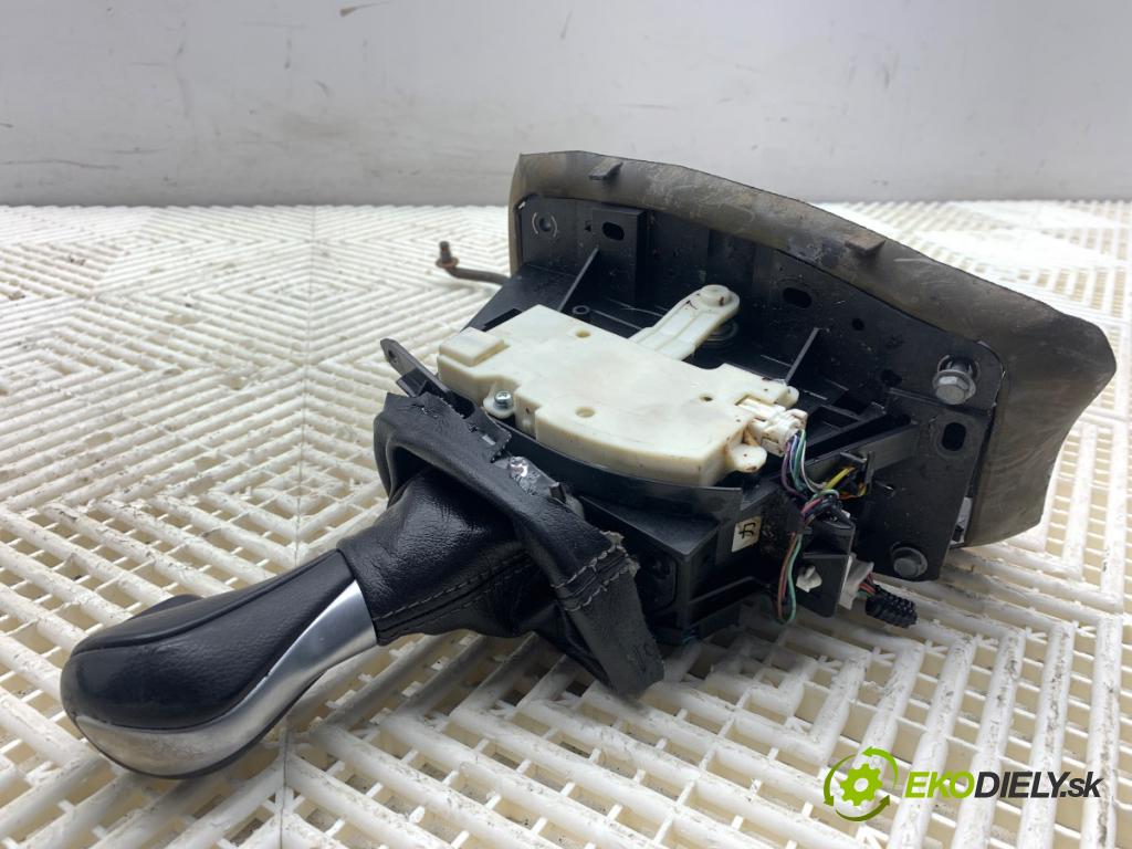 INFINITI Q50 sedan 2014 268 kW 50 Hybrid AWD 3498 kulisa  (Řadicí páka (kulisa) )