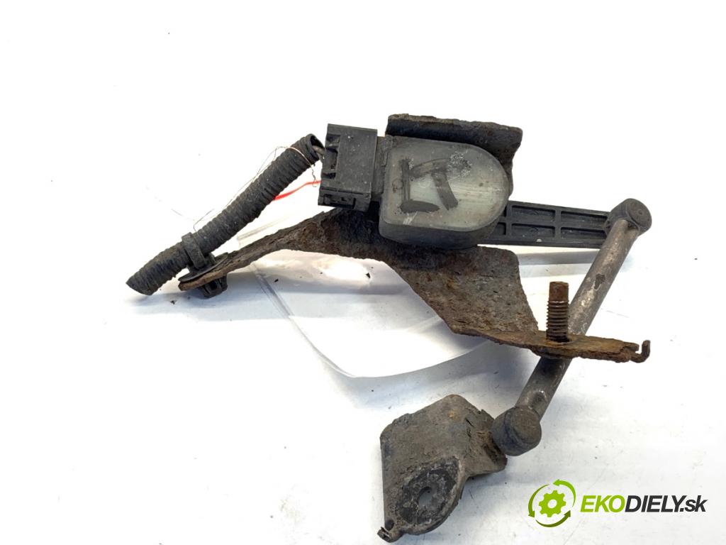 INFINITI Q50 sedan 2014 268 kW 50 Hybrid AWD 3498 Snímač XENON zad ľavy 