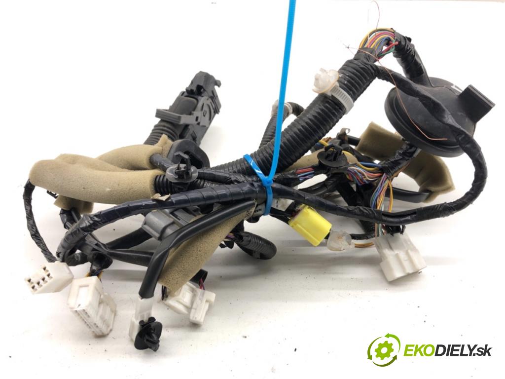 INFINITI Q50 sedan 2014 268 kW 50 Hybrid AWD 3498 káblovačka dveře přední část levý 241254G40C