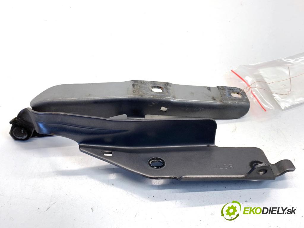 INFINITI Q50 sedan 2014 268 kW 50 Hybrid AWD 3498 závěs kapoty pravý přední část 