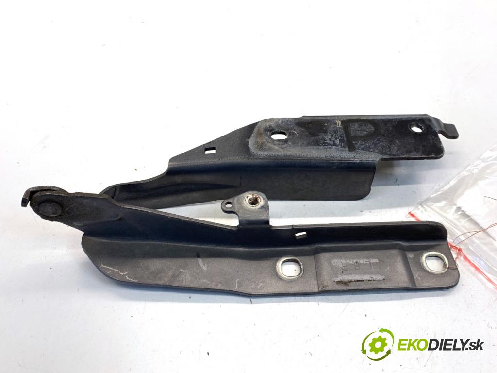 INFINITI Q50 sedan 2014 268 kW 50 Hybrid AWD 3498 závěs kapoty pravý přední část