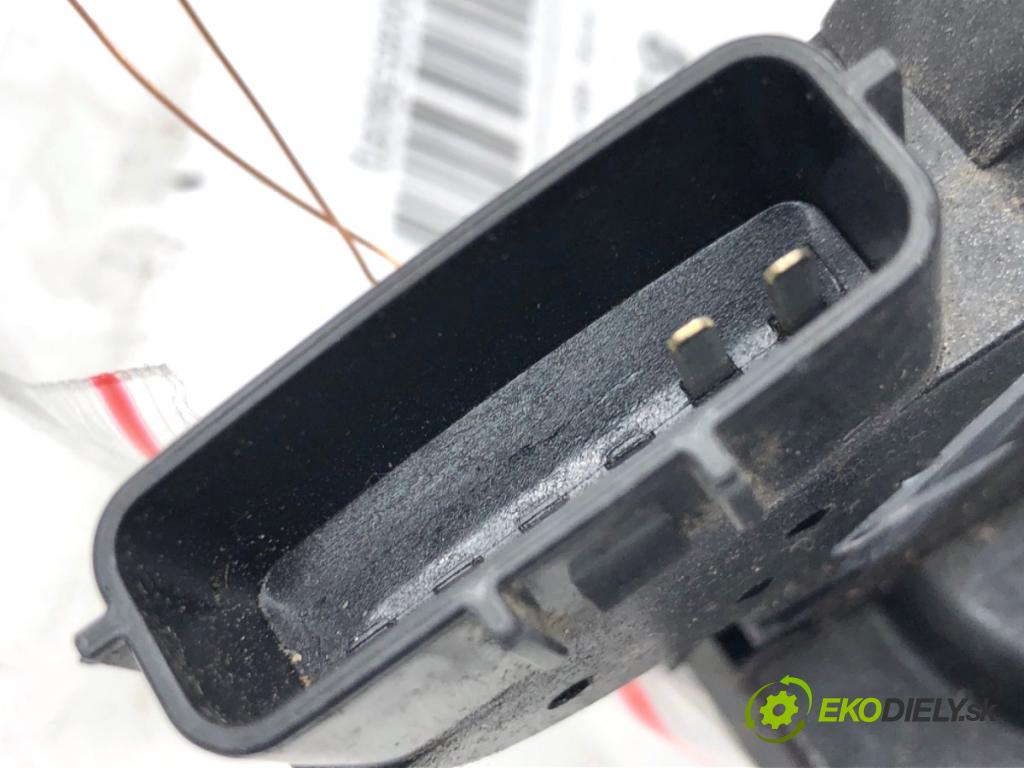 INFINITI Q50 sedan 2014 268 kW 50 Hybrid AWD 3498 zámok Dvere ľavy zad