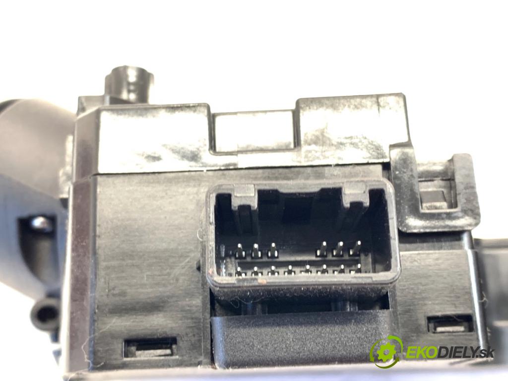 INFINITI Q50 sedan 2014 268 kW 50 Hybrid AWD 3498 Prepínač kombinovaný  (Prepínacie páčky pod volantom)