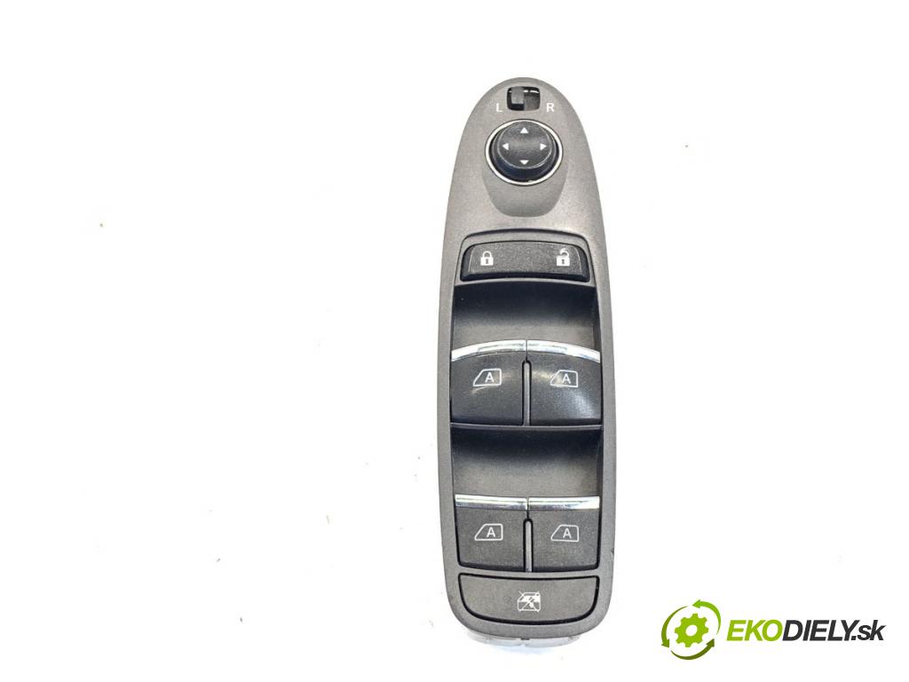 INFINITI Q50 sedan 2014 268 kW 50 Hybrid AWD 3498 Prepínač okien 254014GA6A (Prepínacie páčky pod volantom)