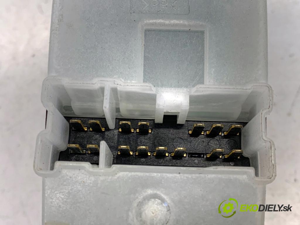 INFINITI Q50 sedan 2014 268 kW 50 Hybrid AWD 3498 Prepínač okien 254014GA6A (Prepínacie páčky pod volantom)