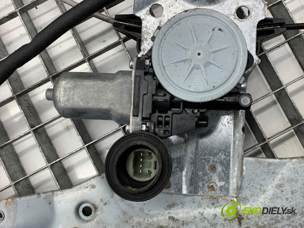 INFINITI Q50 sedan 2014 268 kW 50 Hybrid AWD 3498 mechanismus okna pravý přední část 807304GA1A