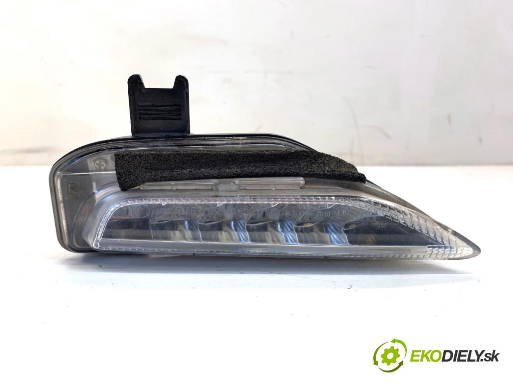 INFINITI Q50 sedan 2014 268 kW 50 Hybrid AWD 3498 světlo DRL: pravý přední část 