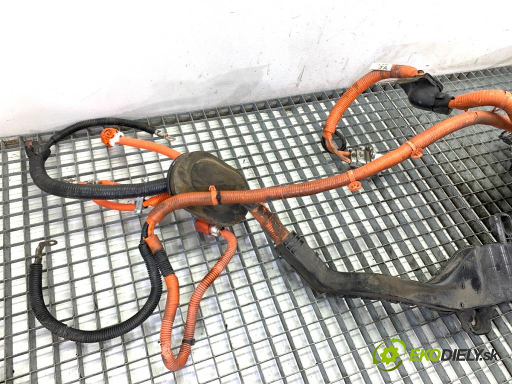 INFINITI Q50 sedan 2014 268 kW 50 Hybrid AWD 3498 Rúrka vysokého NAPÄTIA: