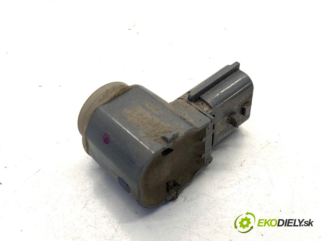 INFINITI Q50 sedan 2014 268 kW 50 Hybrid AWD 3498 Snímač PDC 284384BA5A