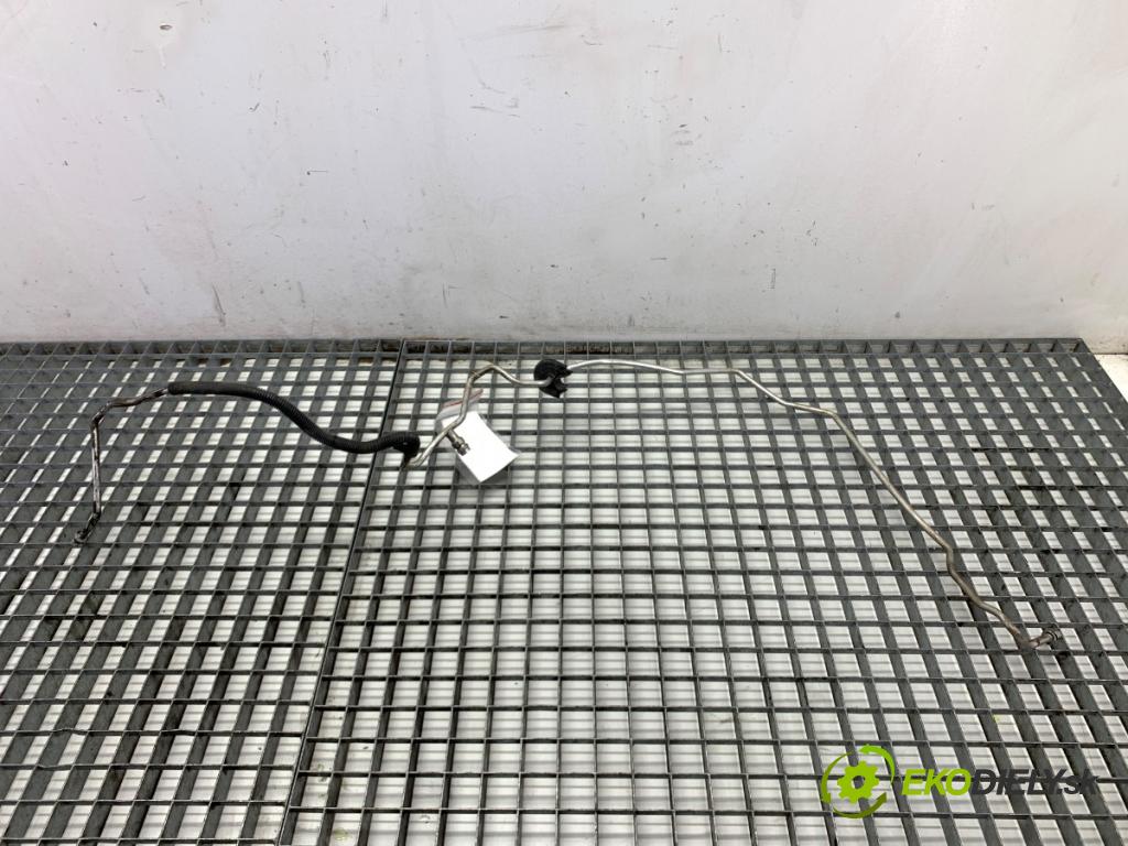 INFINITI Q50 sedan 2014 268 kW 50 Hybrid AWD 3498 rúrka klimatizace  (Trubka klimatizace)