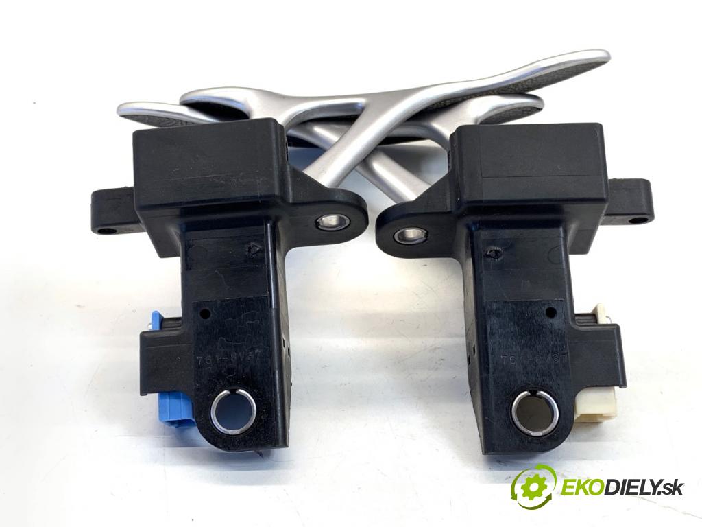 INFINITI Q50 sedan 2014 268 kW 50 Hybrid AWD 3498 lopatky: