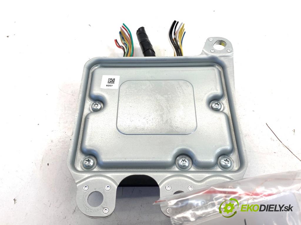 INFINITI Q50 sedan 2014 268 kW 50 Hybrid AWD 3498 senzor airbag 988204HB0A (Snímač)