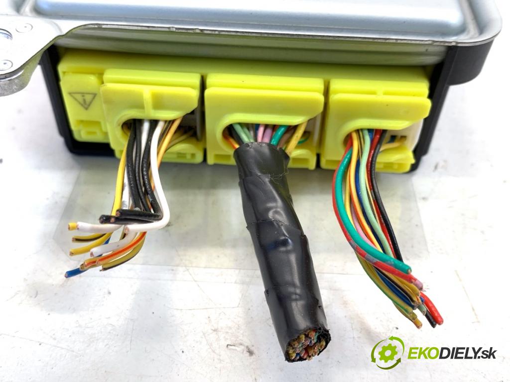 INFINITI Q50 sedan 2014 268 kW 50 Hybrid AWD 3498 senzor airbag 988204HB0A (Snímač)