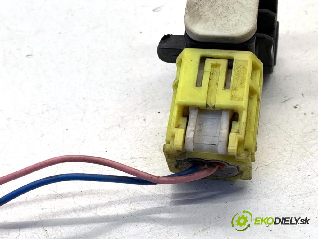 INFINITI Q50 sedan 2014 268 kW 50 Hybrid AWD 3498 Snímač nárazu 985813JA0A (Snímač nárazu)