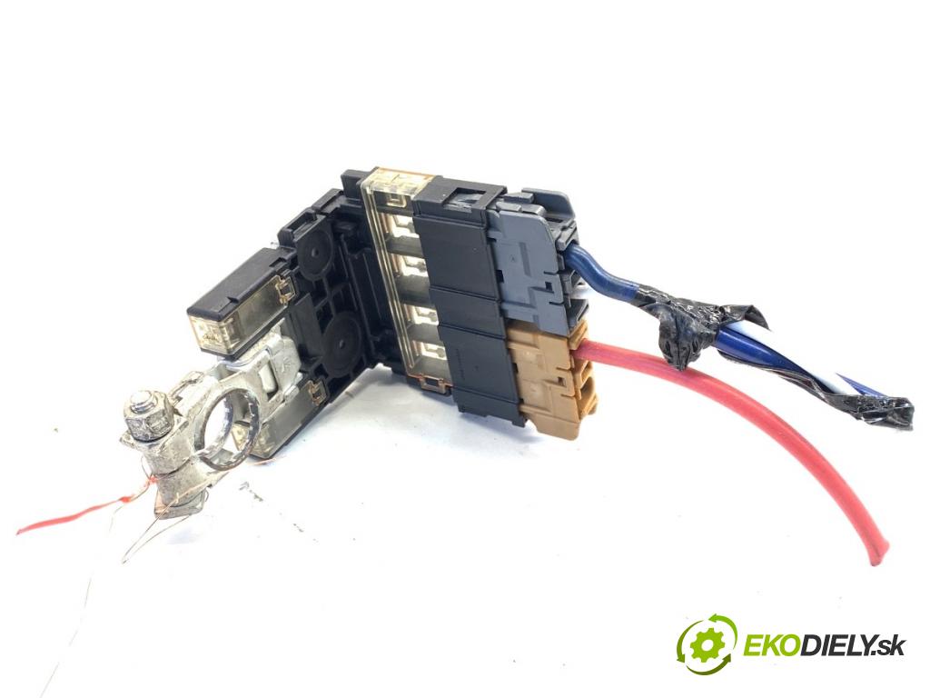 INFINITI Q50 sedan 2014 268 kW 50 Hybrid AWD 3498 svorka plus 