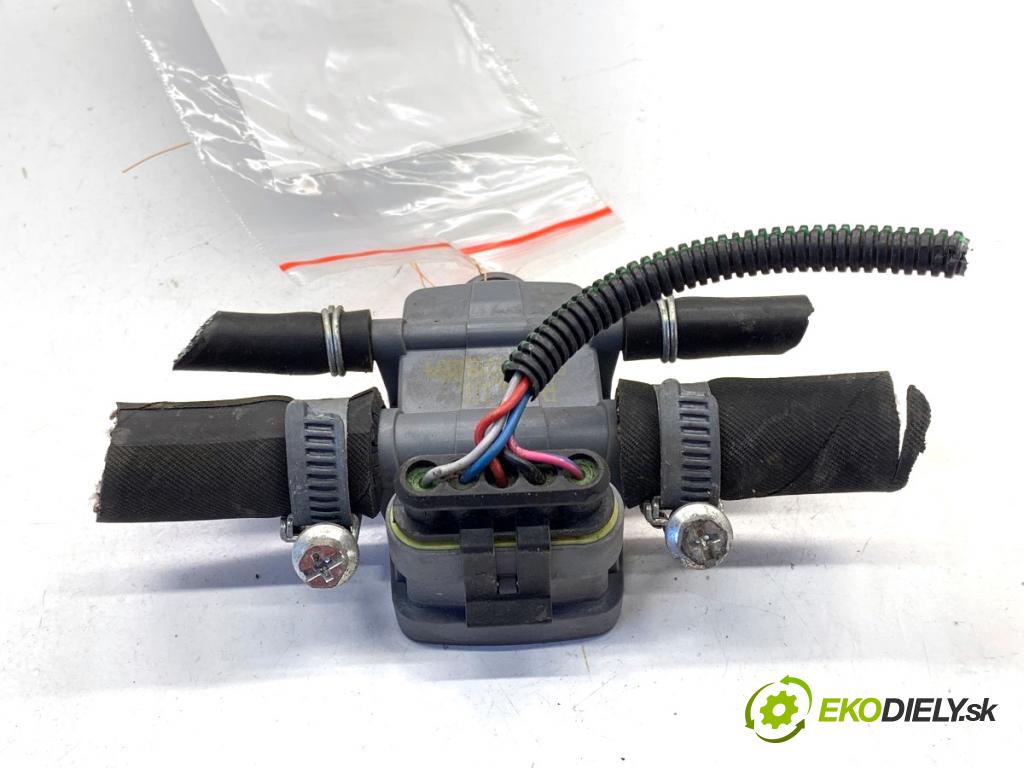 INFINITI Q50 sedan 2014 268 kW 50 Hybrid AWD 3498 Snímač tlaku LPG 67R-013971