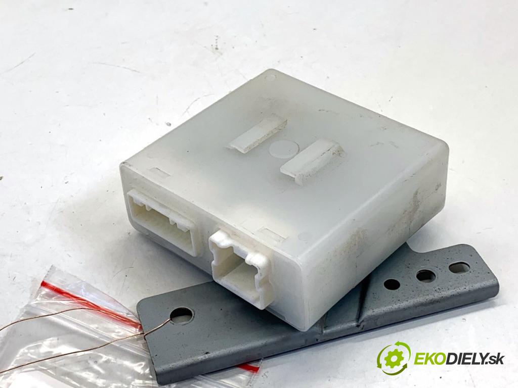 INFINITI Q50 sedan 2014 268 kW 50 Hybrid AWD 3498 Modul Riadiaca jednotka 988004GA0A (Riadiaca jednotka ostatné)