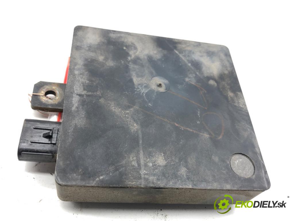 INFINITI Q50 sedan 2014 268 kW 50 Hybrid AWD 3498 snímač MRTVÍ klapka RADAR: 284K0-3JA2C