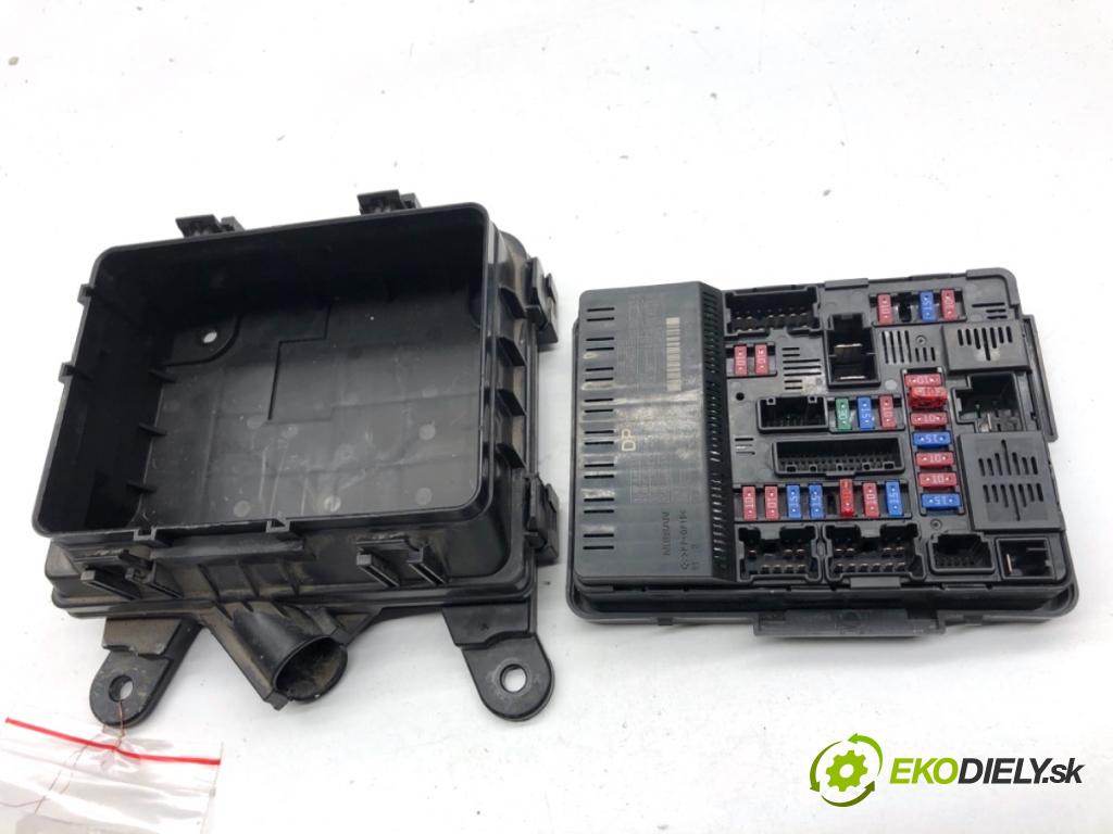 INFINITI Q50 sedan 2014 268 kW 50 Hybrid AWD 3498 skříňka poistková 284B94GA0A (Pojistková skříňka)