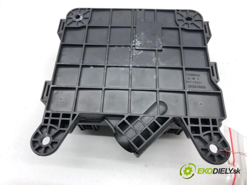 INFINITI Q50 sedan 2014 268 kW 50 Hybrid AWD 3498 skříňka poistková 284B94GA0A (Pojistková skříňka)