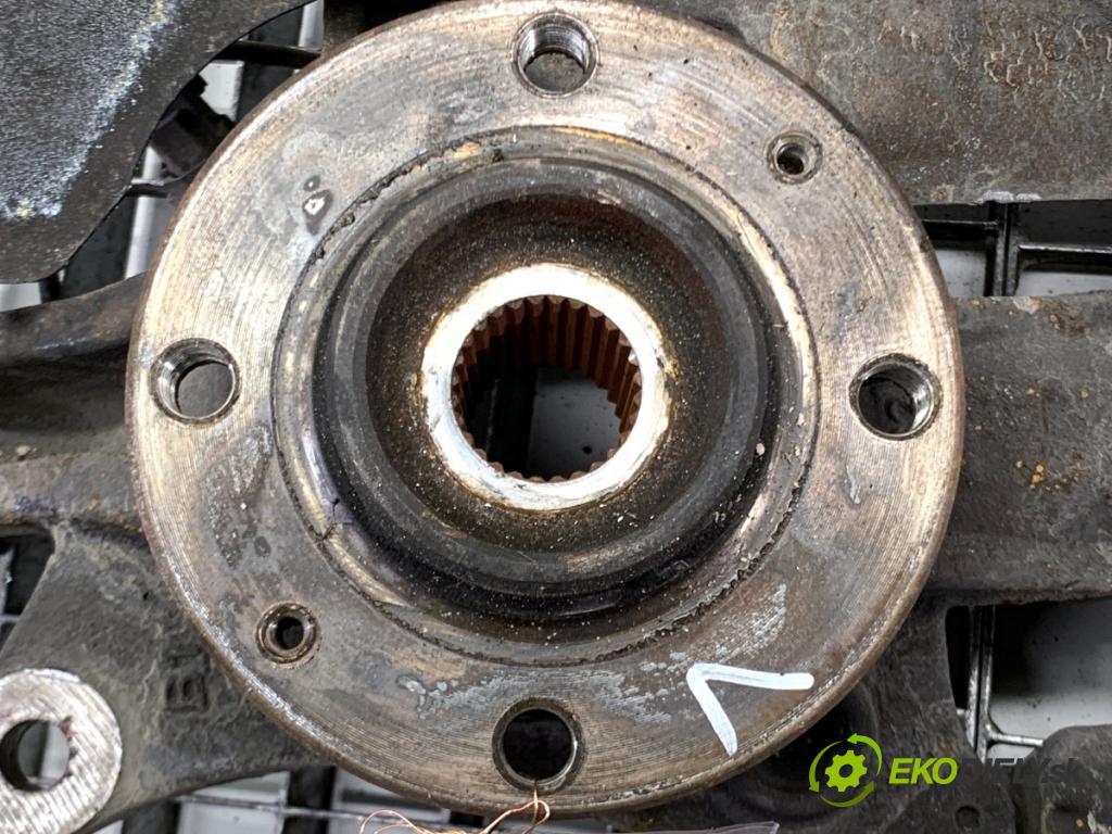 CITROEN DS5 liftback 2012 120 kW 2.0 HDi 165 1997 náboj ľavy predný