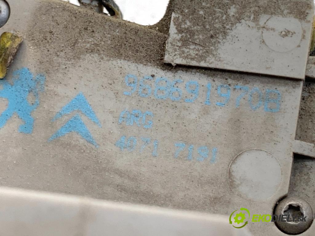 CITROEN DS5 liftback 2012 120 kW 2.0 HDi 165 1997 zámok dveře levý zadní část 968691970