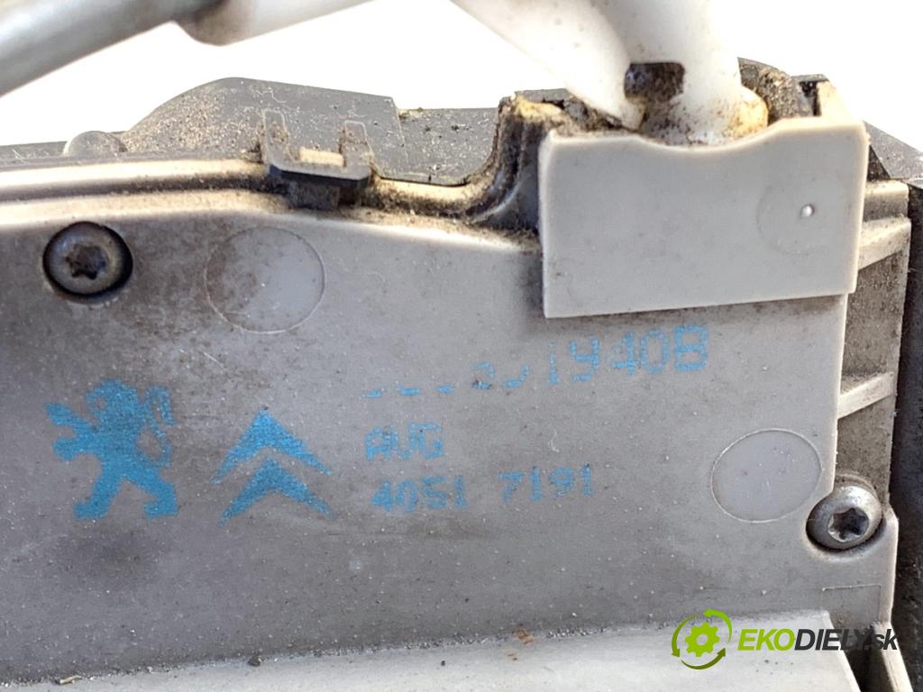 CITROEN DS5 liftback 2012 120 kW 2.0 HDi 165 1997 zámok Dvere ľavy predný