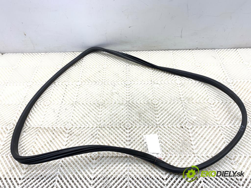 CITROEN DS5 liftback 2012 120 kW 2.0 HDi 165 1997 tesnenie Dvere predný pravá 