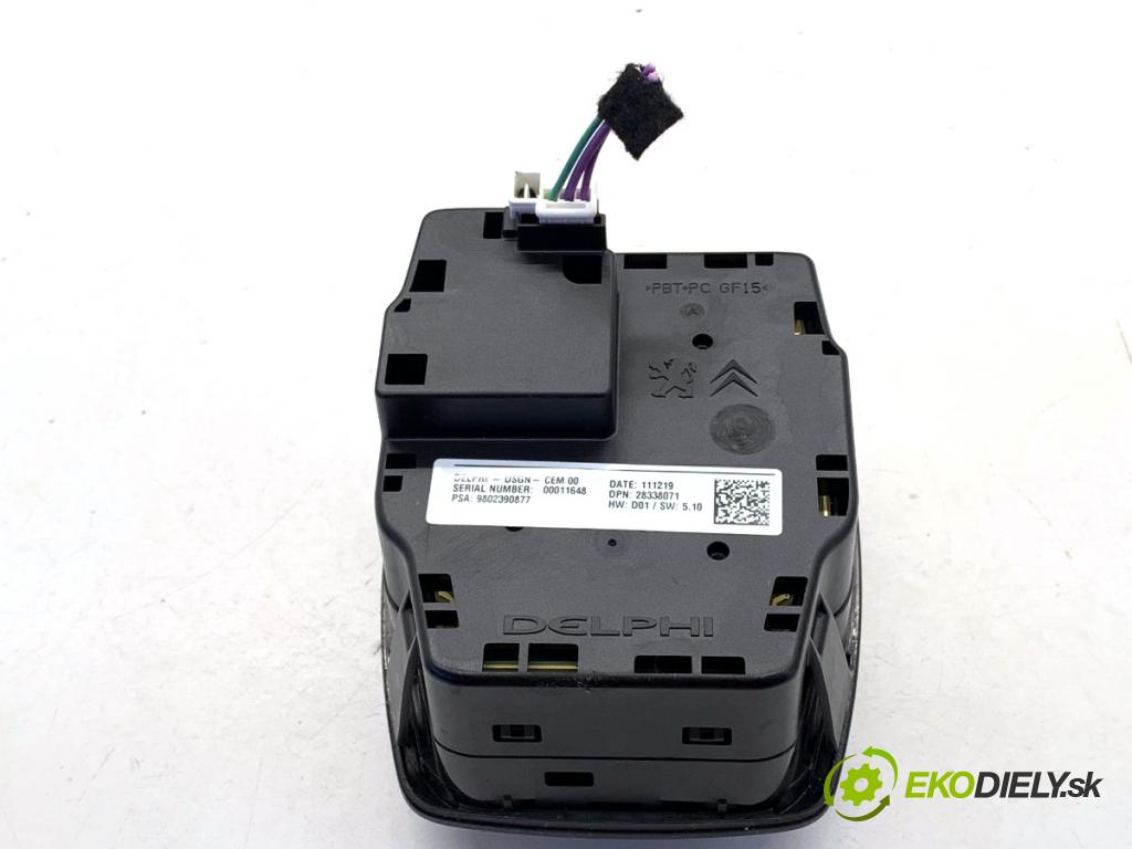 CITROEN DS5 liftback 2012 120 kW 2.0 HDi 165 1997 Panel ovládania radia 9802390877 (Prepínacie páčky pod volantom)