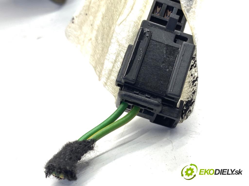 CITROEN DS5 liftback 2012 120 kW 2.0 HDi 165 1997 clona sluneční levý