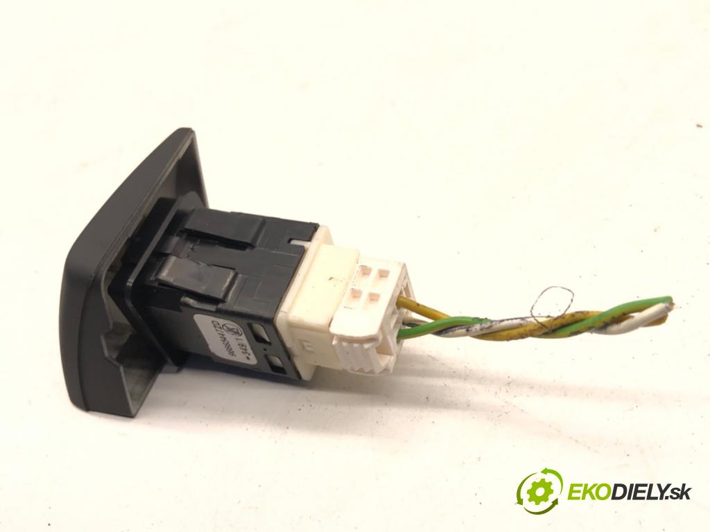 CITROEN DS5 liftback 2012 120 kW 2.0 HDi 165 1997 klika dveří zadní část 96665447ZD