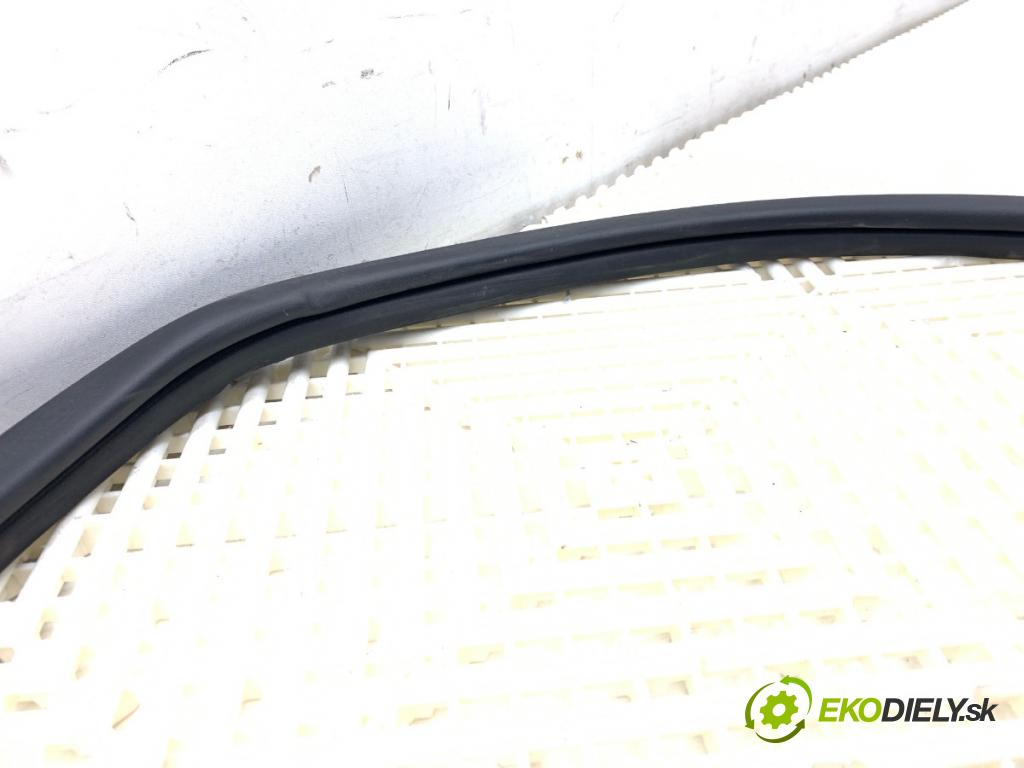 CITROEN DS5 liftback 2012 120 kW 2.0 HDi 165 1997 těsnění dveří kufra